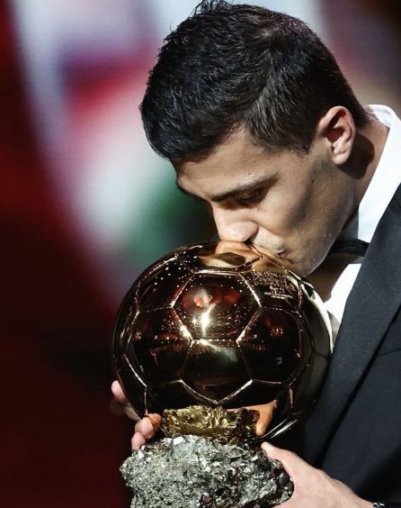 罗马关键时刻更衣室发声，志在欧冠名次提升，引发热议，控场能力受关注的简单介绍